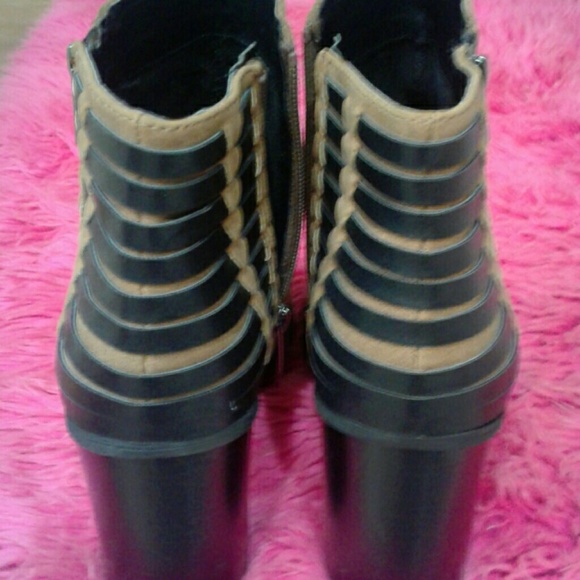 boots - Picture 2 of 3